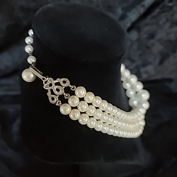 Vtg Triple Strand Faux Pearl Necklace Choker - Picture 10 of 15
